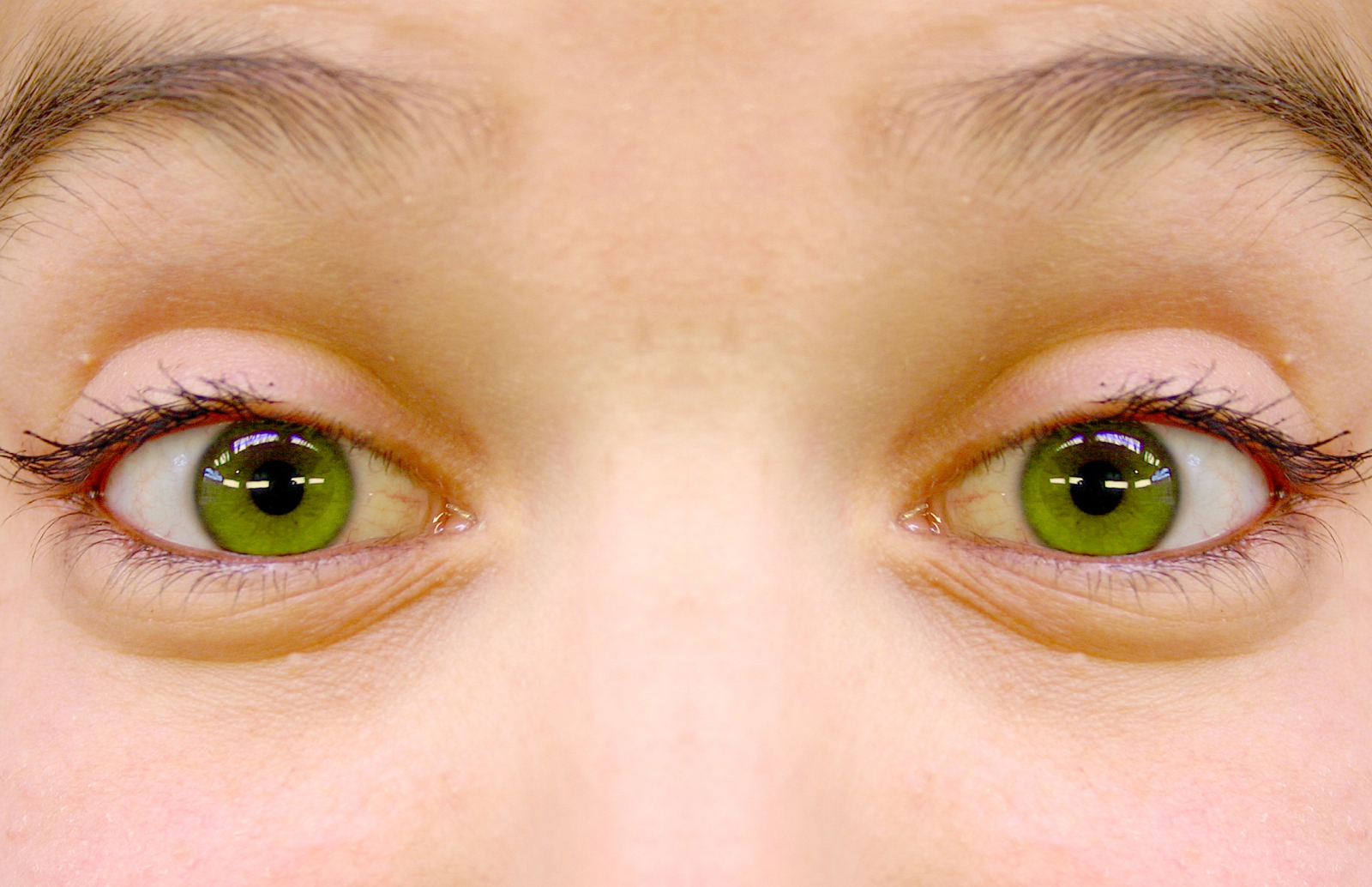 beautiful-green-eyes-closed-up-2025-10-13-08-44-11-utc